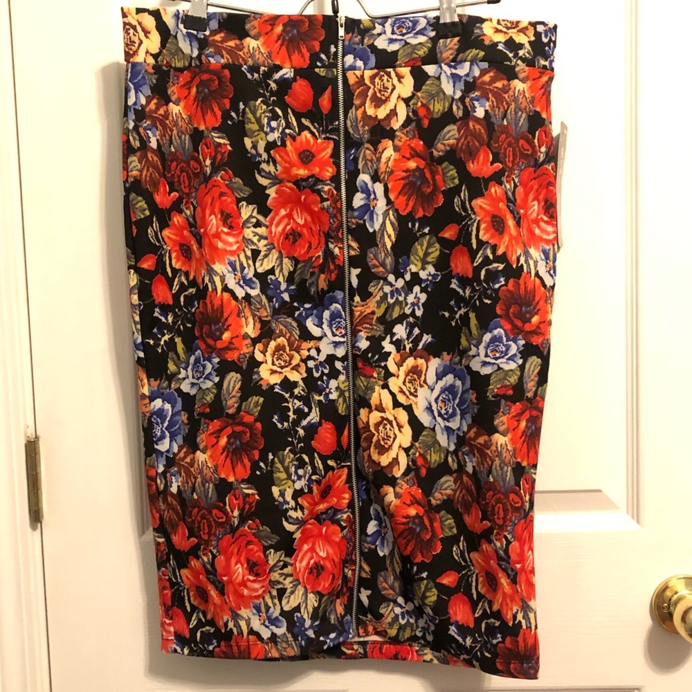Floral pencil skirt w/ full length zipper NWT